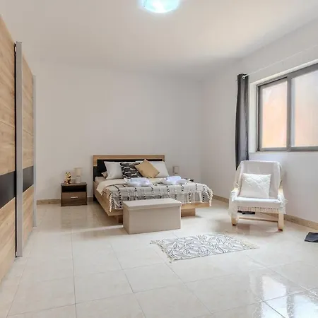 Apartment Balluta Mansions